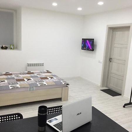 Cozy Underground Apartment At The Center Kherson Ngoại thất bức ảnh