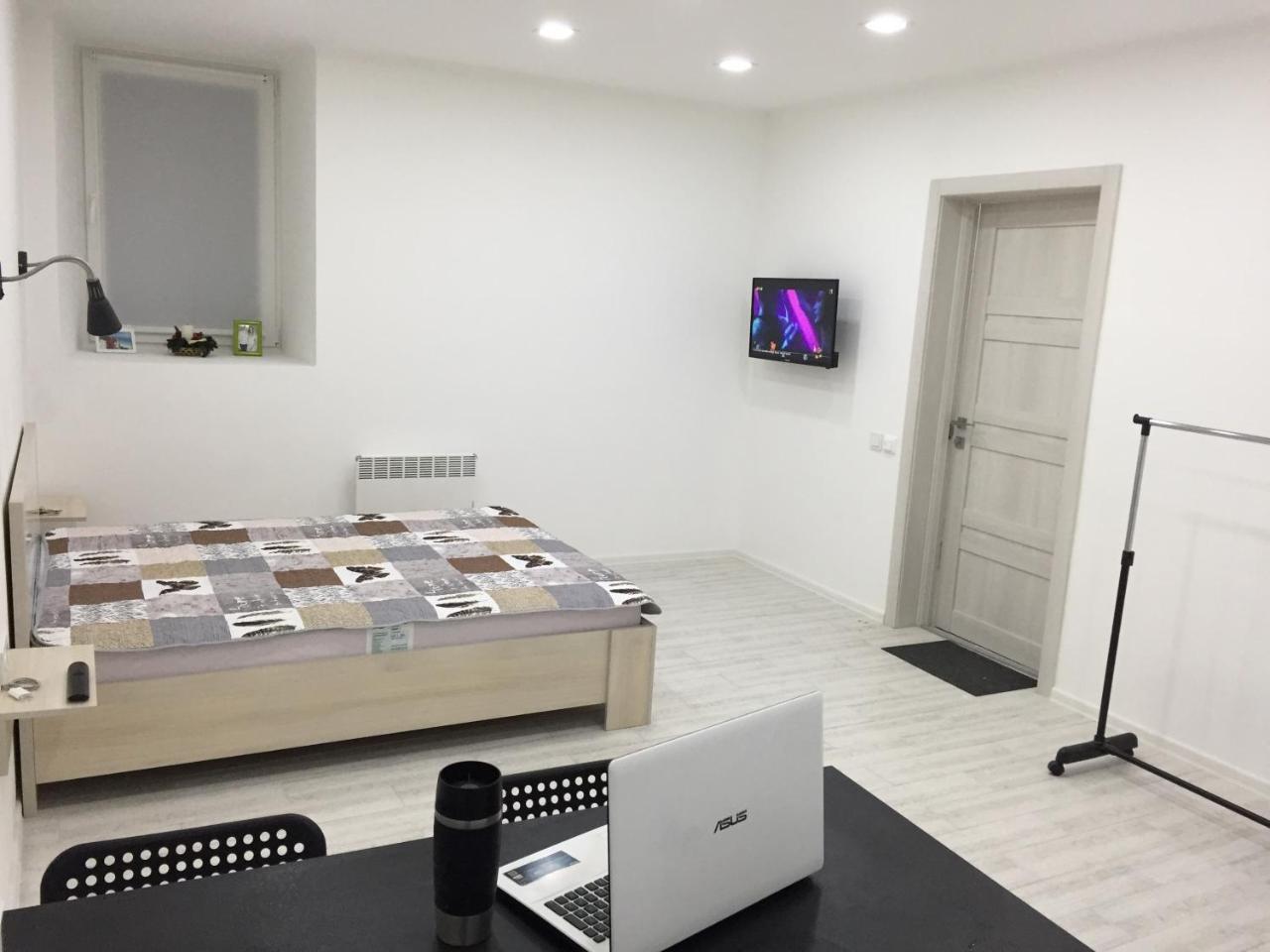 Cozy Underground Apartment At The Center Kherson Ngoại thất bức ảnh